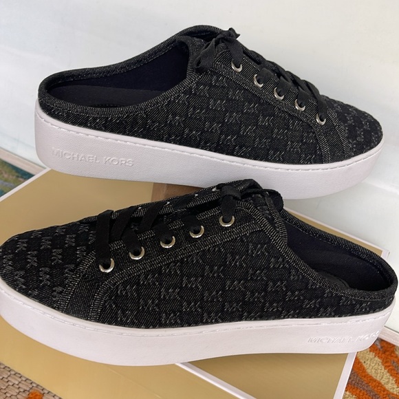 Michael Kors POPPY SLIDE SNEAKER MK DEBOSSED WASHED DENIM
49T4POFP3D Platforms - Picture 11 of 16